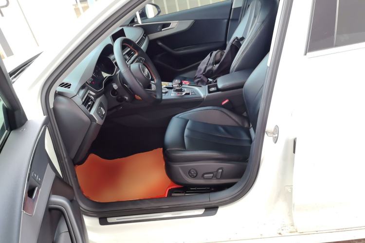 Used Audi A4L 2019 40 TFSI Ambition China VI Left Front Seat