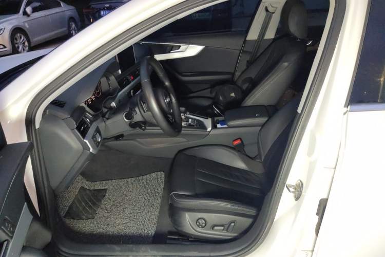 Used Audi A4L 2019 40 TFSI Fashion Edition China VI Emission Standard Left Front Seat