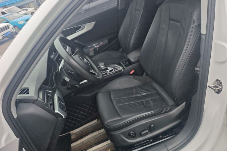 Used Audi A4L 2019 40 TFSI Fashion Edition China VI Emission Standard Left Front Seat