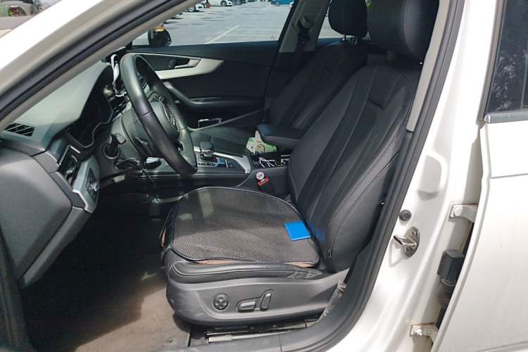 Used Audi A4L 2019 40 TFSI Fashion Edition China VI Emission Standard Left Front Seat