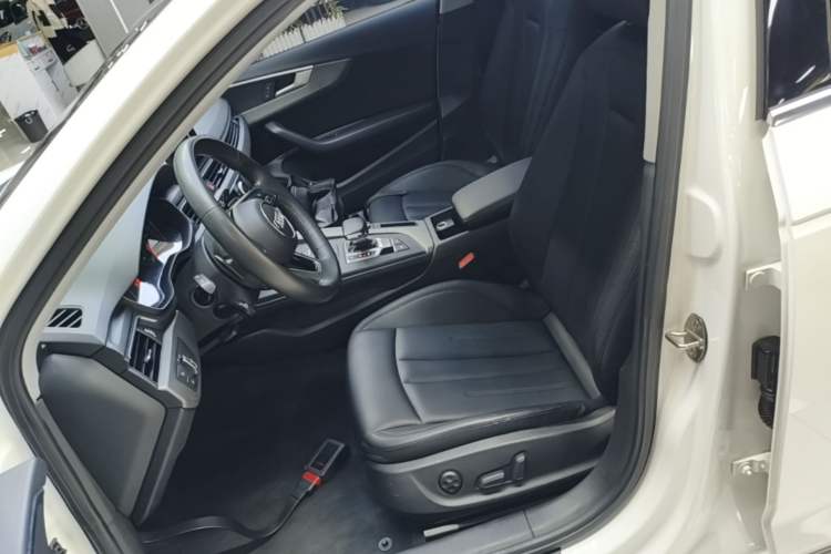 Used Audi A4L 2019 40 TFSI Ambition China VI Left Front Seat