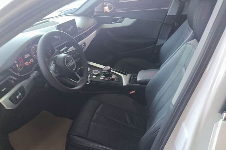 Used Audi A4L 2019 40 TFSI Fashion Edition China VI Emission Standard Left Front Seat