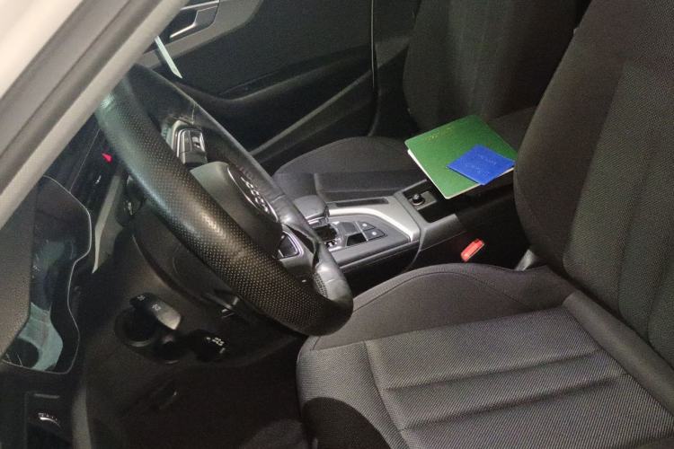Used Audi A4L 2019 40 TFSI Ambition China VI Left Front Seat
