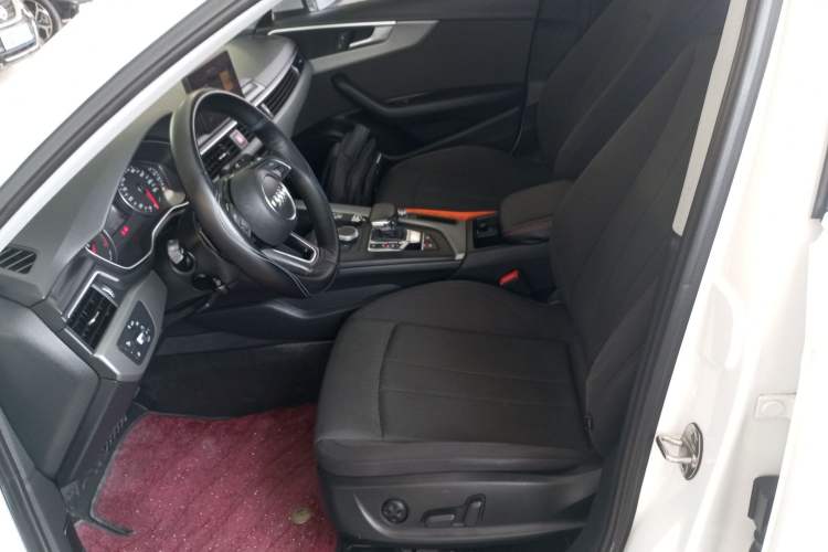 Used Audi A4L 2019 40 TFSI Ambition China VI Left Front Seat