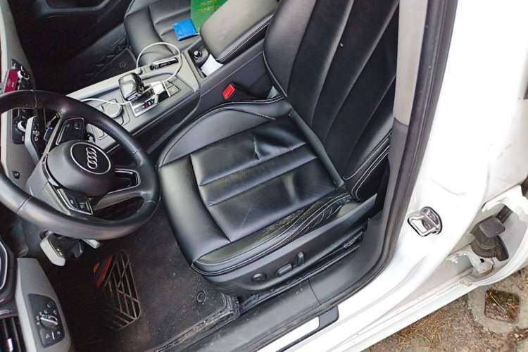 Used Audi A4L 2019 40 TFSI Ambition China VI Left Front Seat