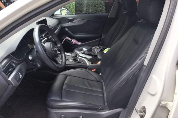 Used Audi A4L 2019 40 TFSI Ambition China VI Left Front Seat