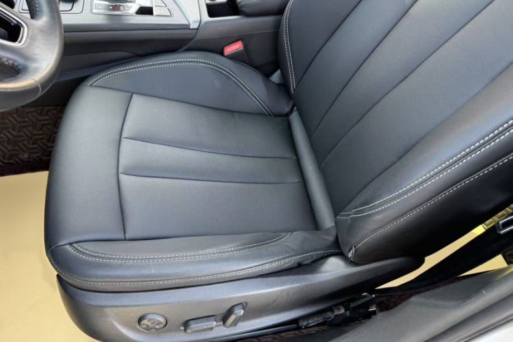 Used Audi A4L 2019 40 TFSI Ambition China VI Left Front Seat