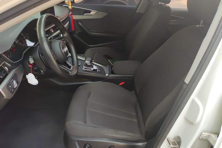 Used Audi A4L 2019 40 TFSI Ambition China VI Left Front Seat