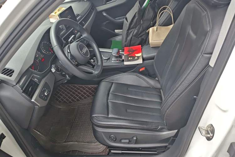Used Audi A4L 2019 40 TFSI Ambition China VI Left Front Seat