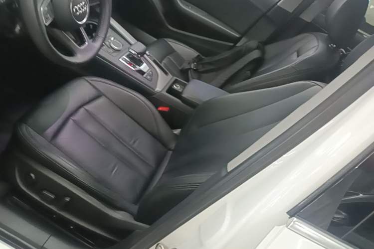 Used Audi A4L 2019 40 TFSI Ambition China VI Left Front Seat