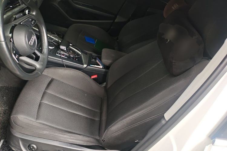 Used Audi A4L 2019 40 TFSI Ambition China VI Left Front Seat