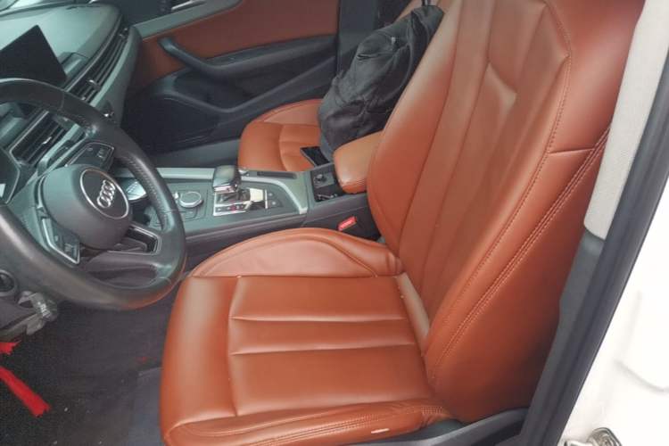 Used Audi A4L 2019 40 TFSI Ambition China VI Left Front Seat