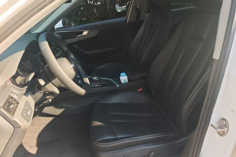 Used Audi A4L 2019 40 TFSI Ambition China VI Left Front Seat