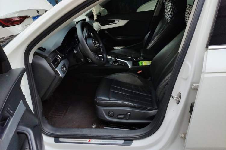 Used Audi A4L 2019 40 TFSI Fashion Edition China VI Emission Standard Left Front Seat