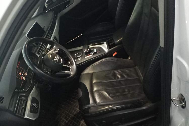 Used Audi A4L 2019 40 TFSI Fashion Edition China VI Emission Standard Left Front Seat
