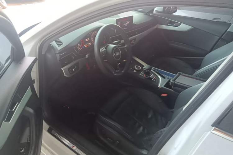 Used Audi A4L 2019 40 TFSI Fashion Edition China VI Emission Standard Left Front Seat