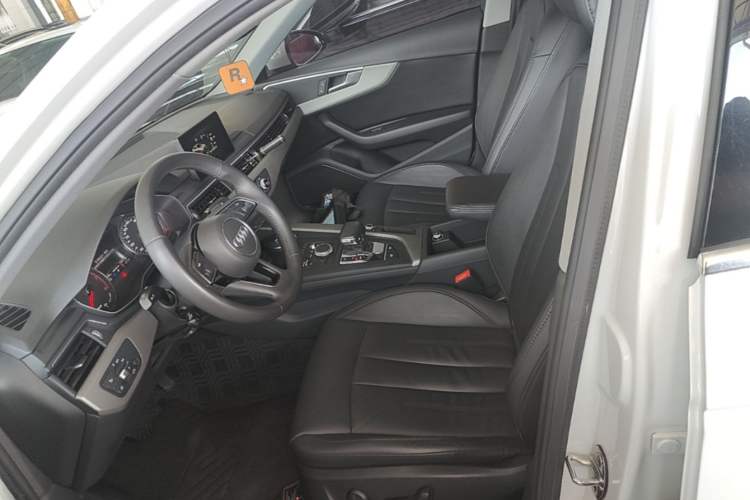 Used Audi A4L 2019 40 TFSI Ambition China VI Left Front Seat