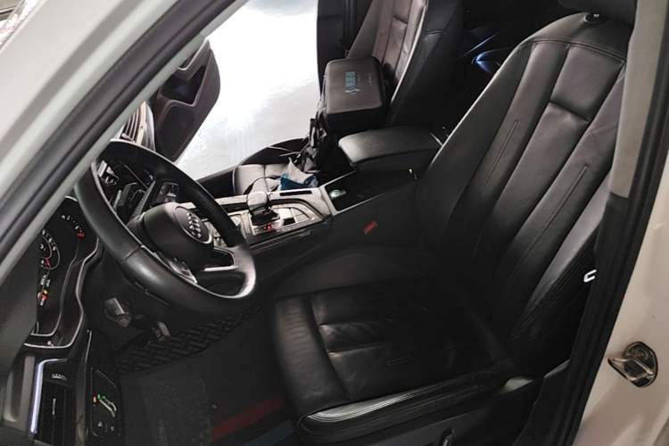 Used Audi A4L 2019 40 TFSI Fashion Edition China VI Emission Standard Left Front Seat