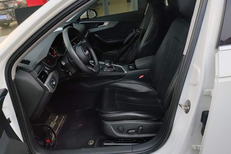 Used Audi A4L 2019 35 TFSI Ambition China VI Left Front Seat
