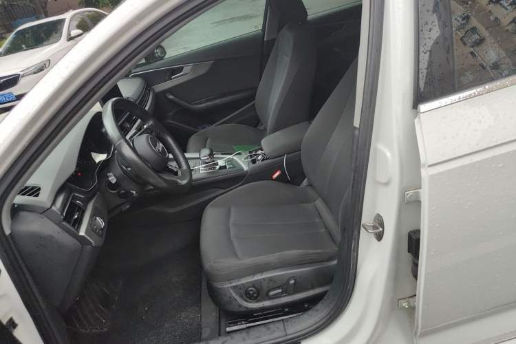 Used Audi A4L 2019 40 TFSI Ambition China VI Left Front Seat