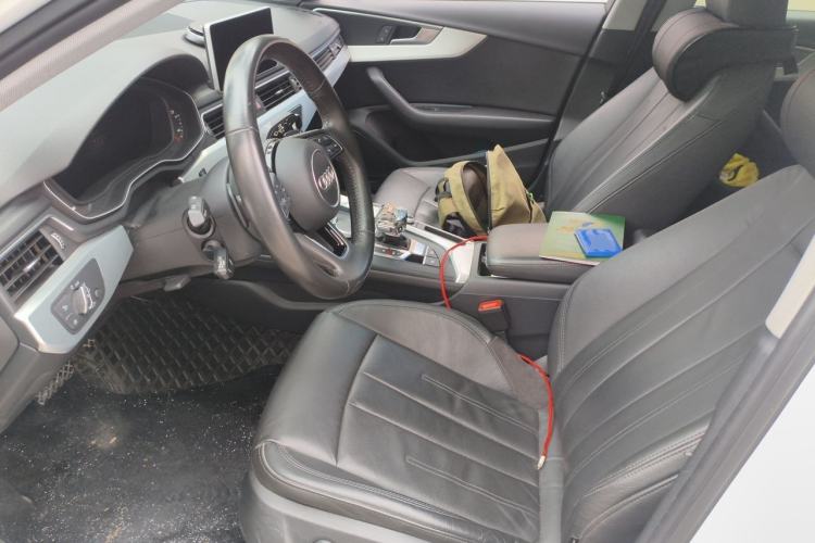 Used Audi A4L 2019 40 TFSI Fashion Edition China VI Emission Standard Left Front Seat