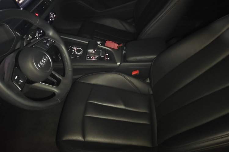 Used Audi A4L 2019 40 TFSI Ambition China VI Left Front Seat