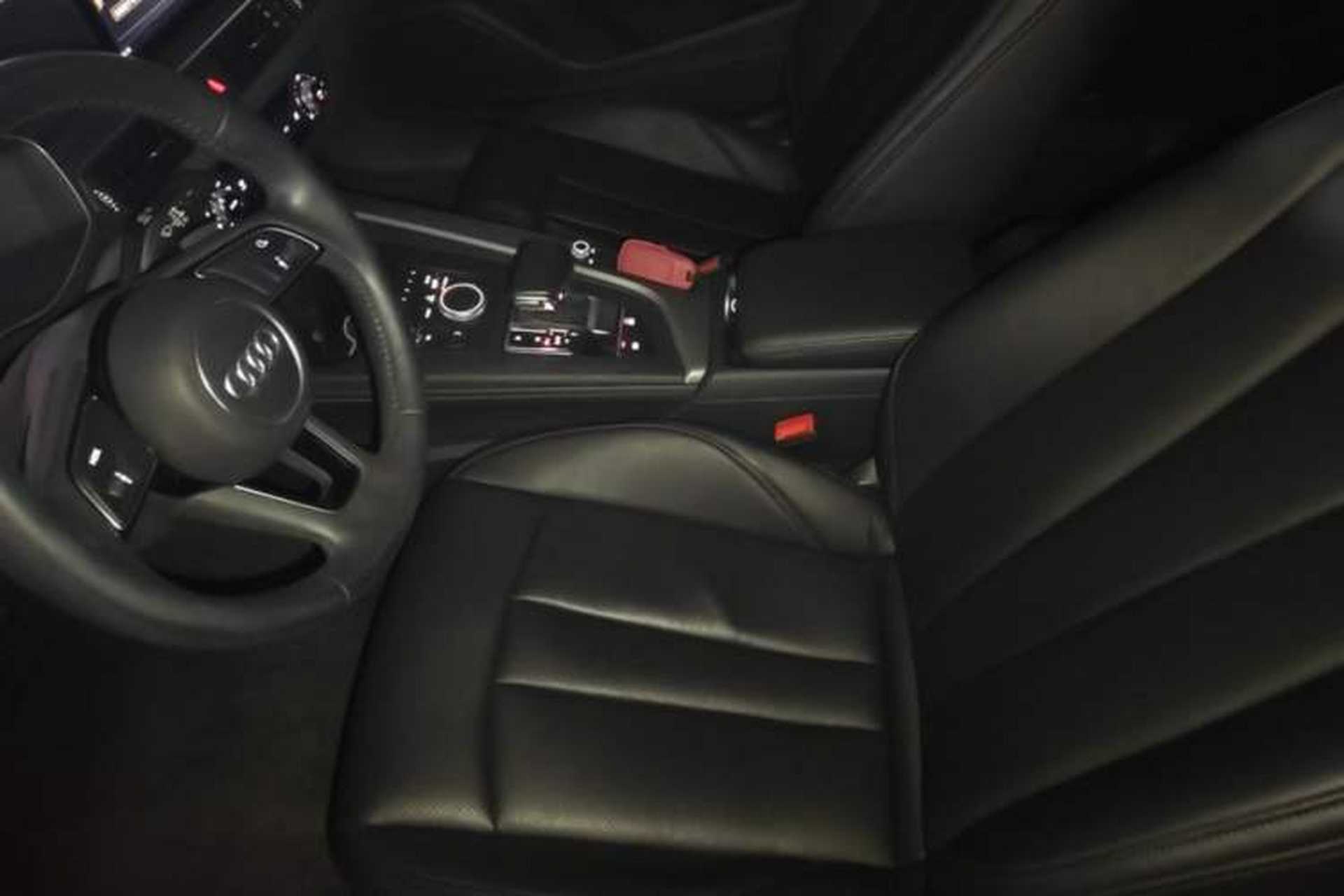 Used Audi A4L 2019 40 TFSI Ambition China VI Left Front Seat