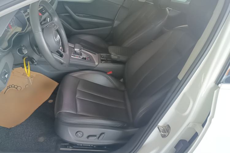 Used Audi A4L 2019 40 TFSI Ambition China VI Left Front Seat