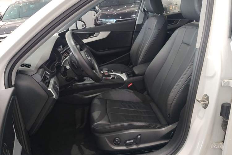 Used Audi A4L 2019 40 TFSI Fashion Edition China VI Emission Standard Left Front Seat