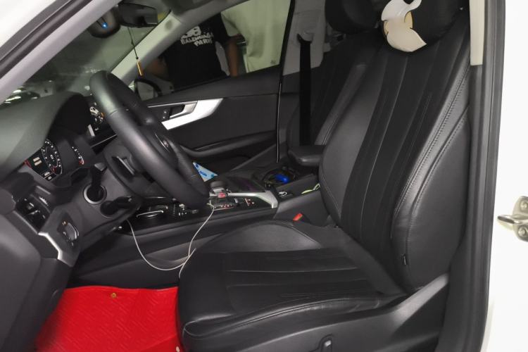 Used Audi A4L 2019 40 TFSI Sporty Version China VI Left Front Seat
