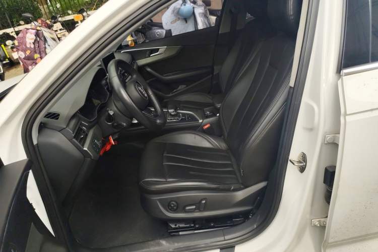 Used Audi A4L 2019 40 TFSI Ambition China VI Left Front Seat