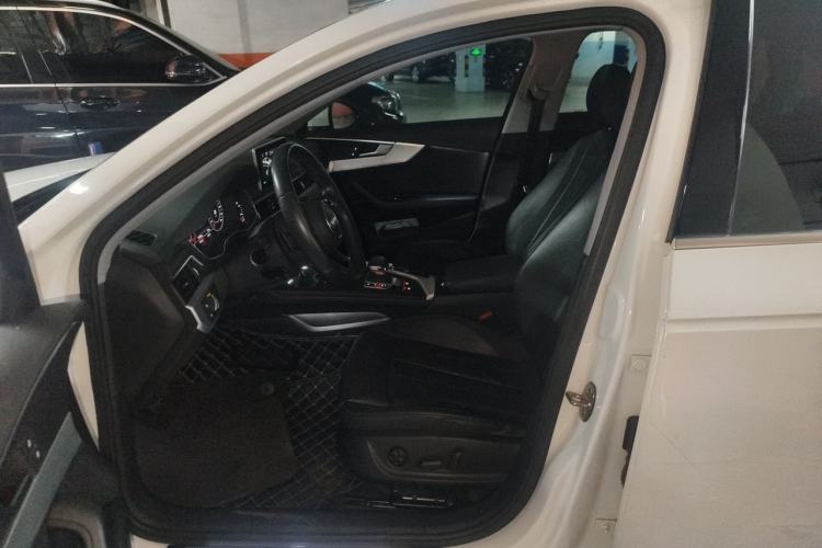 Used Audi A4L 2019 40 TFSI Fashion Edition China VI Emission Standard Left Front Seat