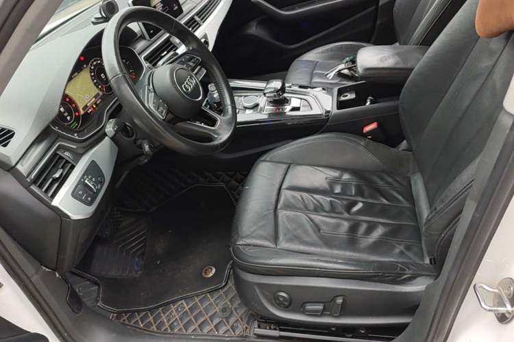 Used Audi A4L 2019 40 TFSI Fashion Edition China VI Emission Standard Left Front Seat