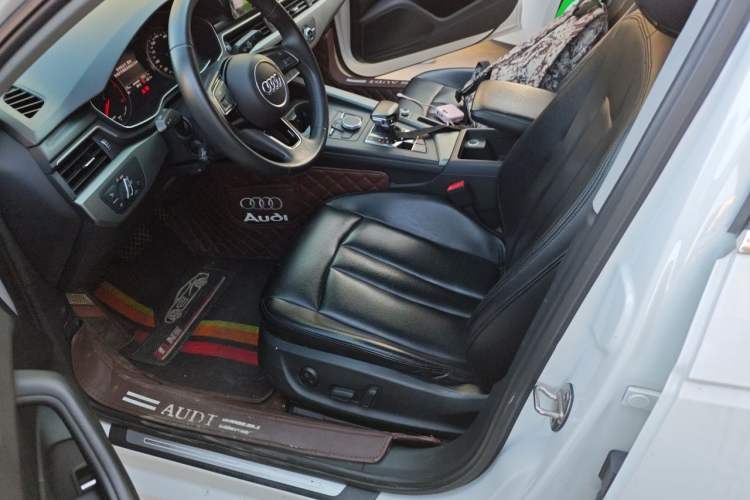 Used Audi A4L 2019 40 TFSI Ambition China VI Left Front Seat