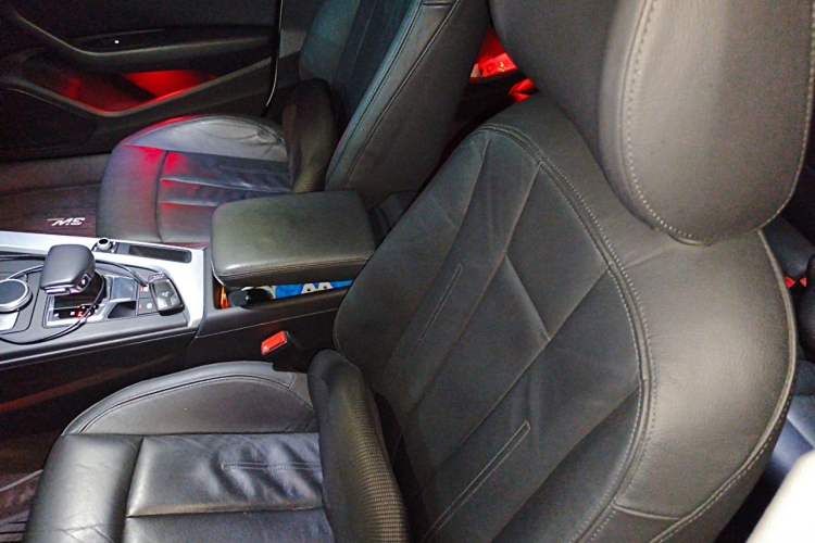 Used Audi A4L 2019 40 TFSI Fashion Edition China VI Emission Standard Left Front Seat