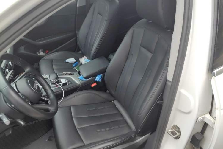 Used Audi A4L 2019 40 TFSI Ambition China VI Left Front Seat