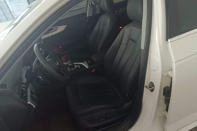 Used Audi A4L 2019 40 TFSI Ambition China VI Left Front Seat