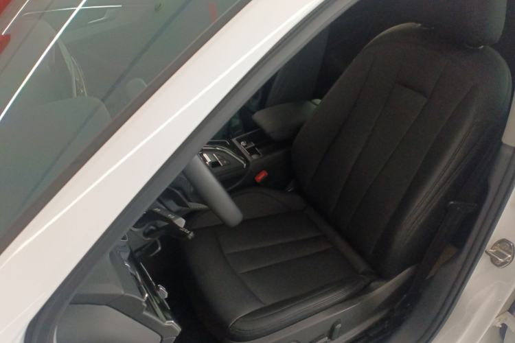 Used Audi A4L 2019 35 TFSI Ambition China VI Left Front Seat