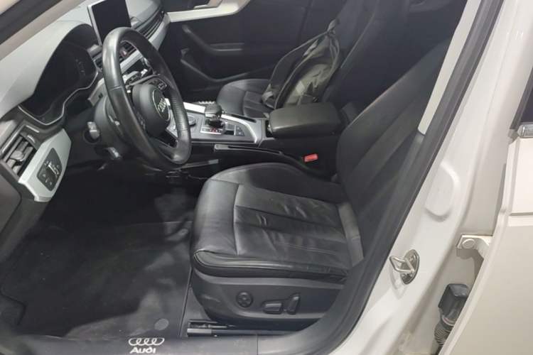 Used Audi A4L 2019 40 TFSI Fashion Edition China VI Emission Standard Left Front Seat