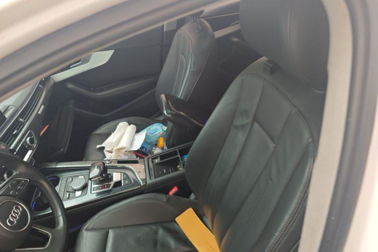 Used Audi A4L 2019 40 TFSI Fashion Edition China VI Emission Standard Left Front Seat
