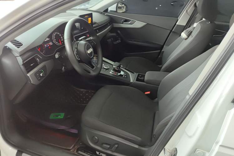 Used Audi A4L 2019 40 TFSI Ambition China VI Left Front Seat