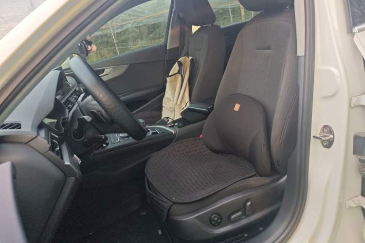 Used Audi A4L 2019 40 TFSI Ambition China VI Left Front Seat