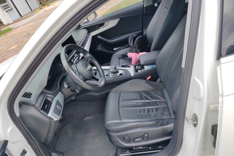 Used Audi A4L 2019 40 TFSI Fashion Edition China VI Emission Standard Left Front Seat