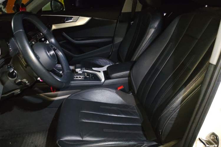 Used Audi A4L 2019 40 TFSI Fashion Edition China VI Emission Standard Left Front Seat