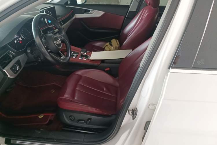 Used Audi A4L 2019 40 TFSI Ambition China VI Left Front Seat