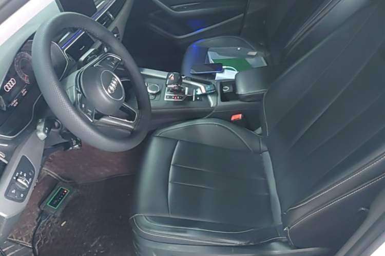 Used Audi A4L 2019 40 TFSI Ambition China VI Left Front Seat