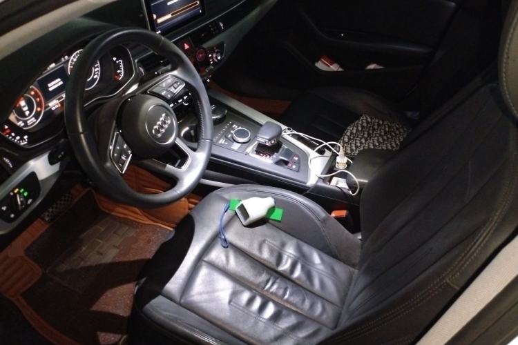 Used Audi A4L 2019 40 TFSI Fashion Edition China VI Emission Standard Left Front Seat