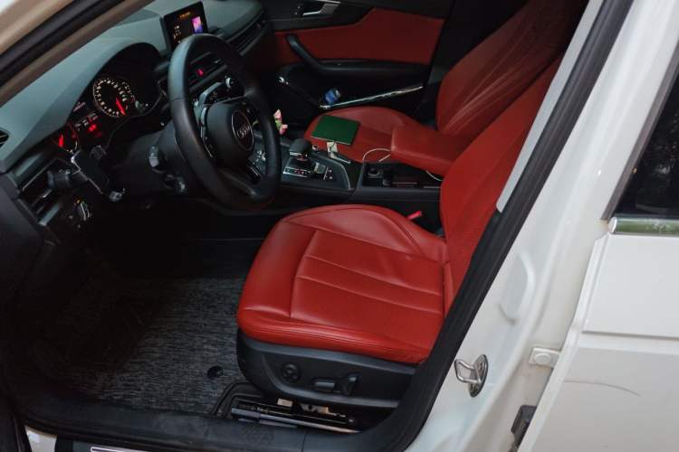 Used Audi A4L 2019 40 TFSI Ambition China VI Left Front Seat
