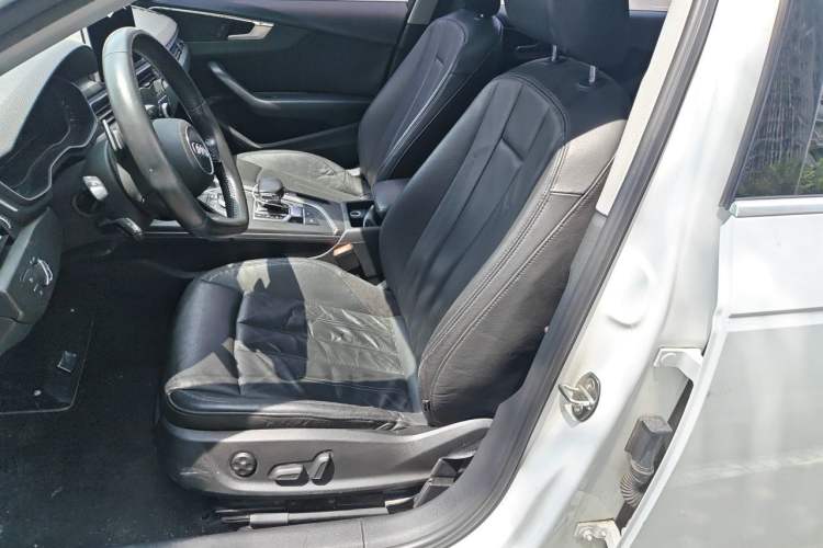 Used Audi A4L 2019 40 TFSI Fashion Edition China VI Emission Standard Left Front Seat