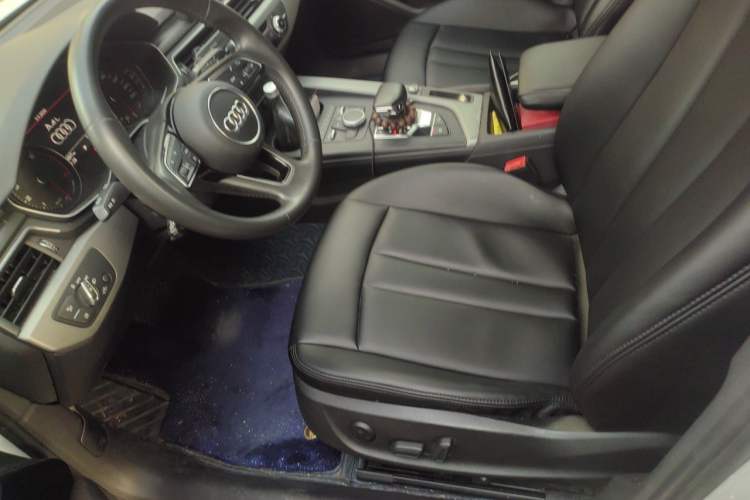 Used Audi A4L 2019 40 TFSI Ambition China VI Left Front Seat